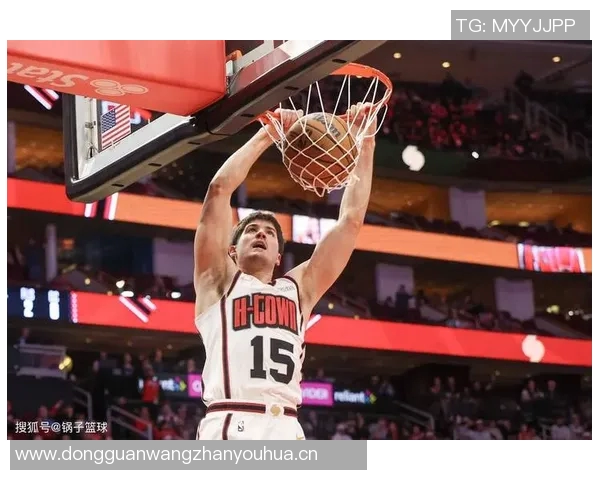 火箭队训练氛围愉快亚当斯谢泼德申京欢声笑语共度时光