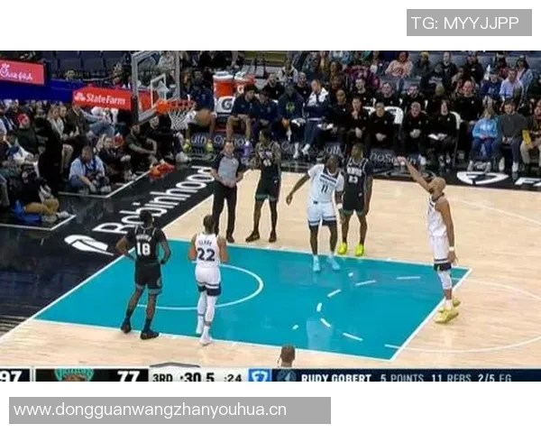 戈贝尔两年首次尝试三分球未中贡献13分12篮板展现进步决心